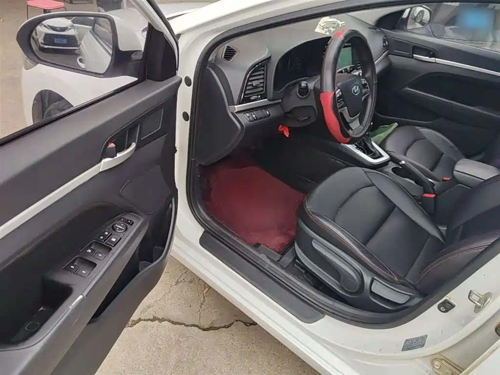 Hyundai Elantra 2017 — фото 16