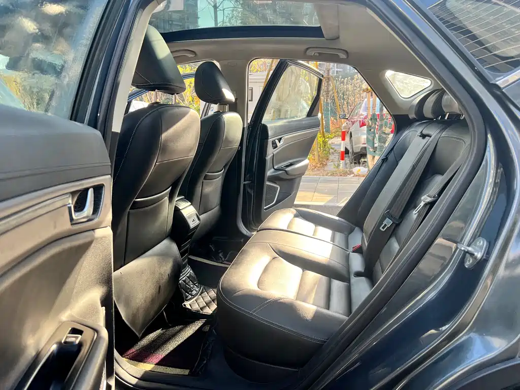 Geely Emgrand GS 2018 — фото 19
