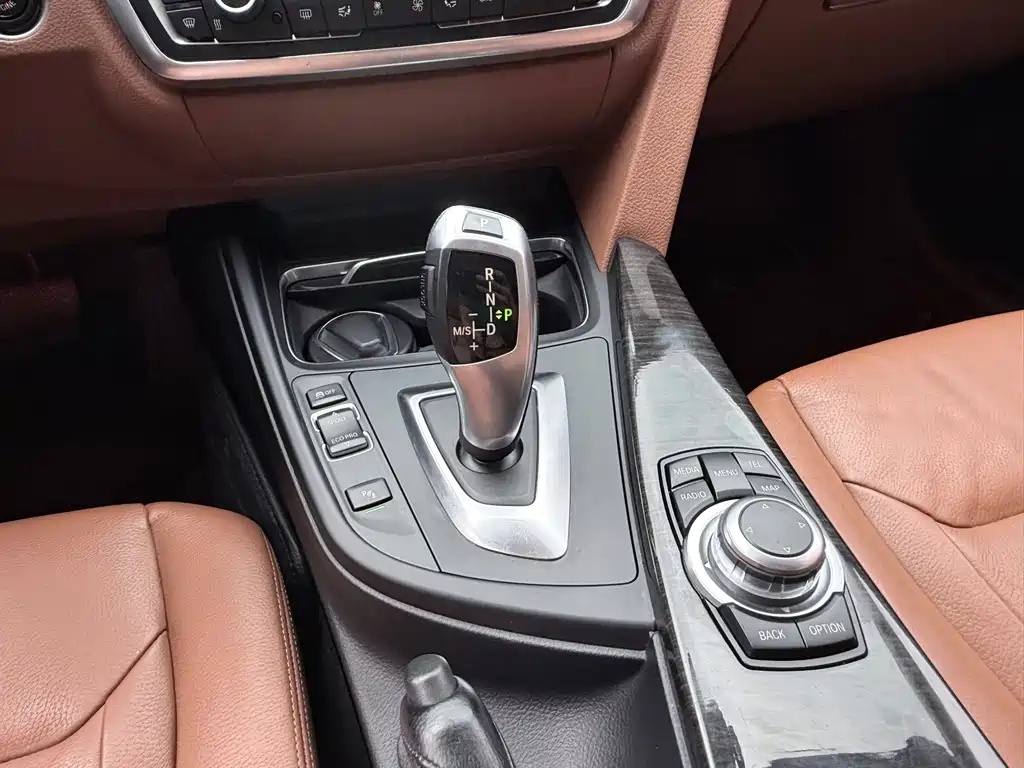 BMW 3 Series GT 2016 — фото 10