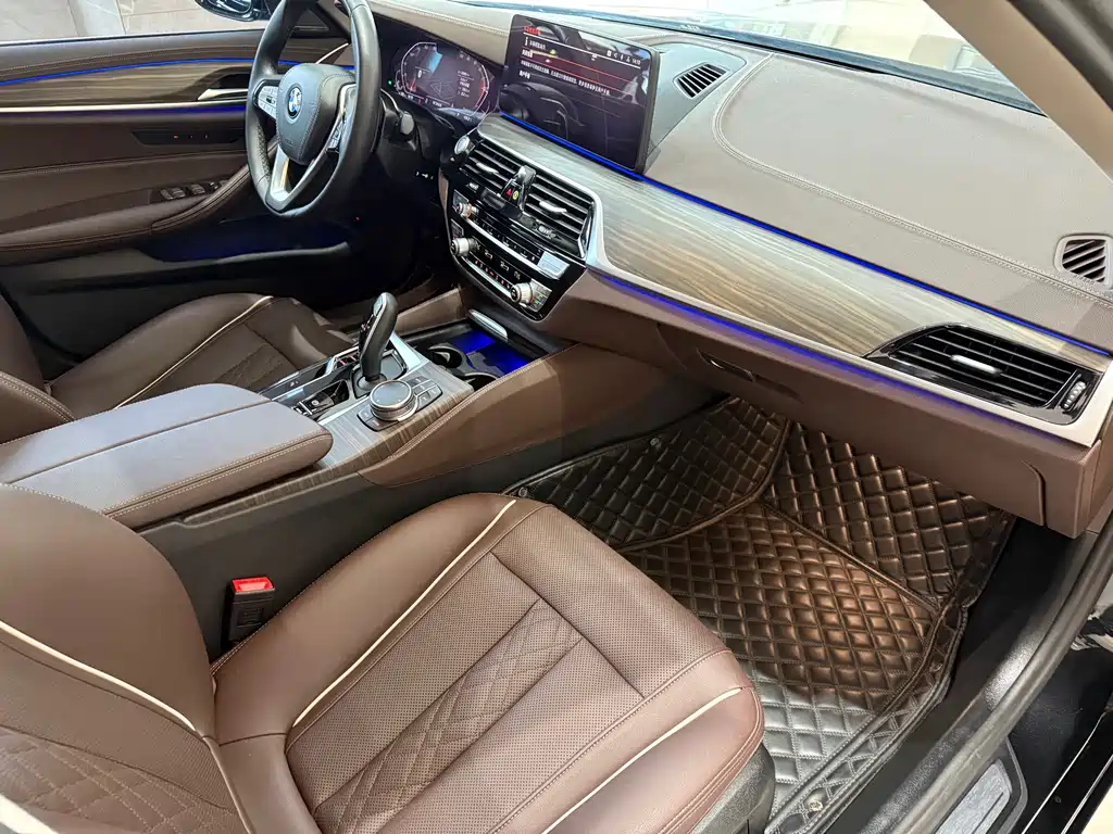 BMW 5 Series 2023 — фото 11