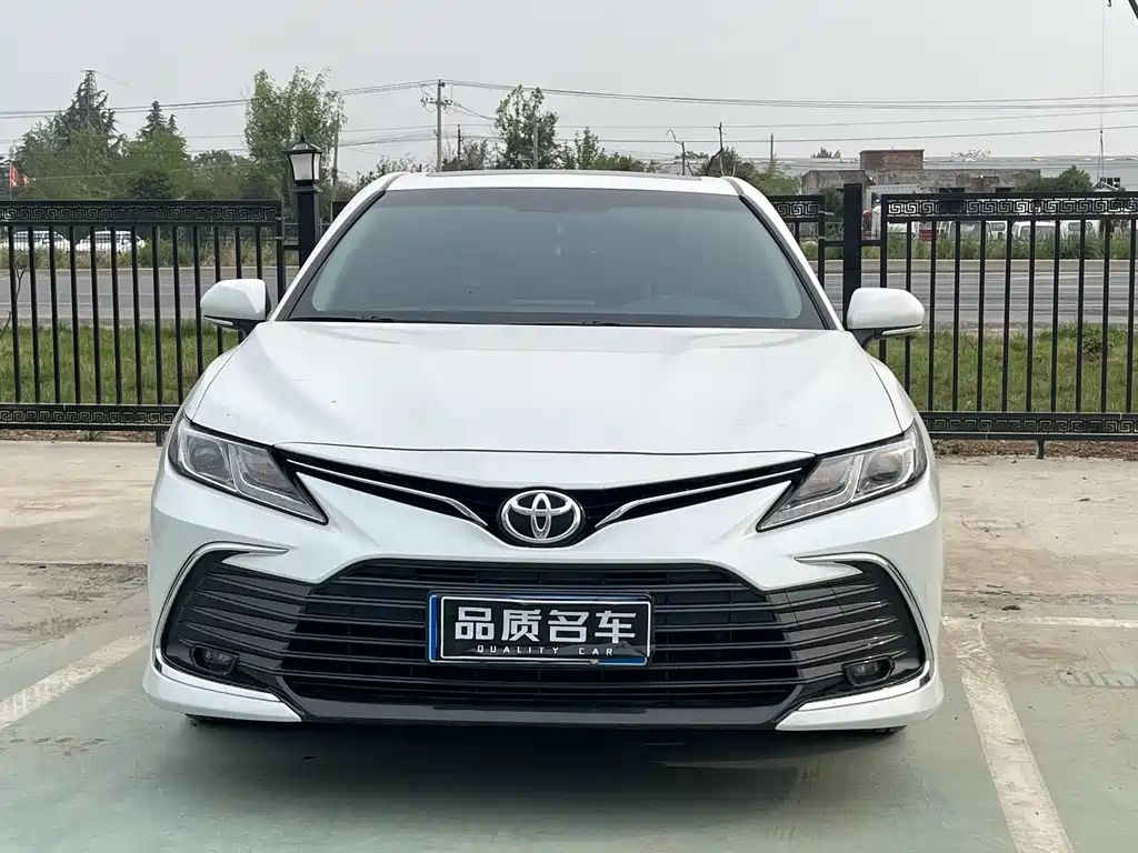 Toyota Camry 2023 — фото 2