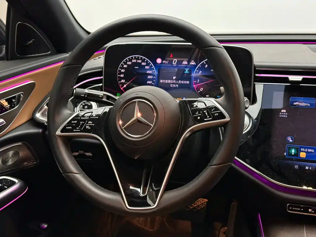 Mercedes-Benz E-Class 2024 — фото 12