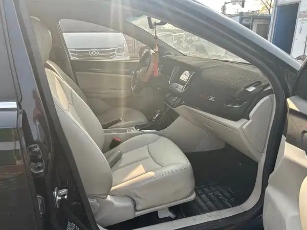 Roewe 360 2015