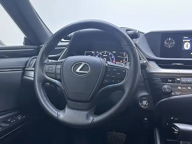 Lexus ES 2018 — фото 10
