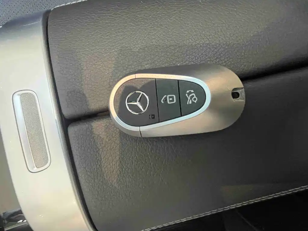 Mercedes-Benz C-Class 2023 — фото 14