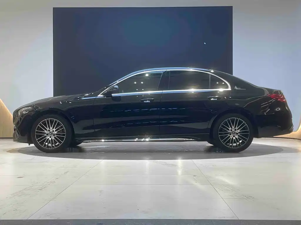 Mercedes-Benz C-Class 2023 — фото 6
