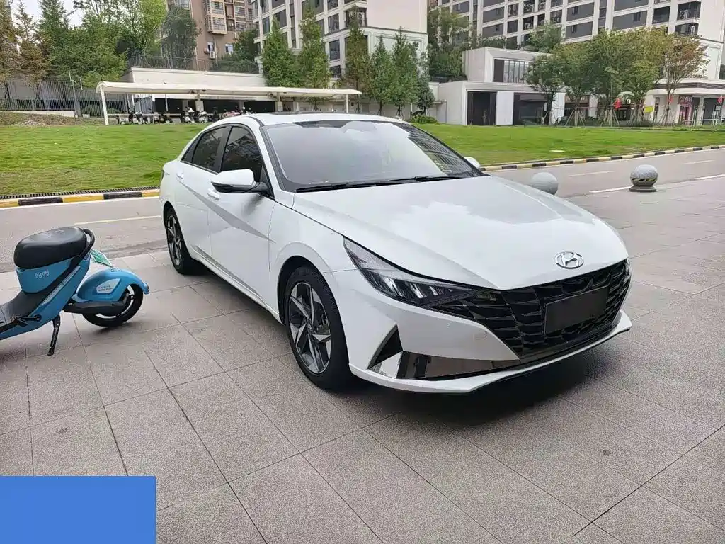 Hyundai Elantra 2022