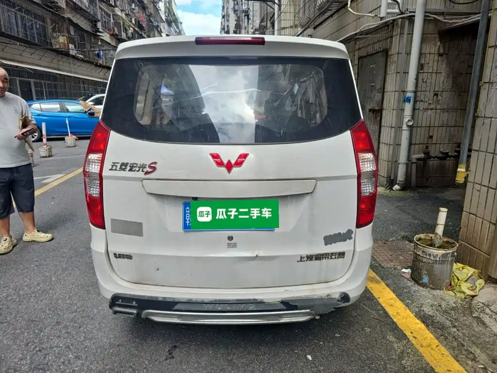 Wuling Hongguang 2015