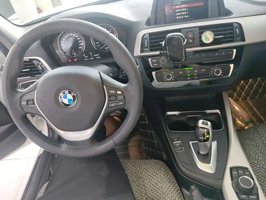 BMW 1 Series 2019 — фото 10