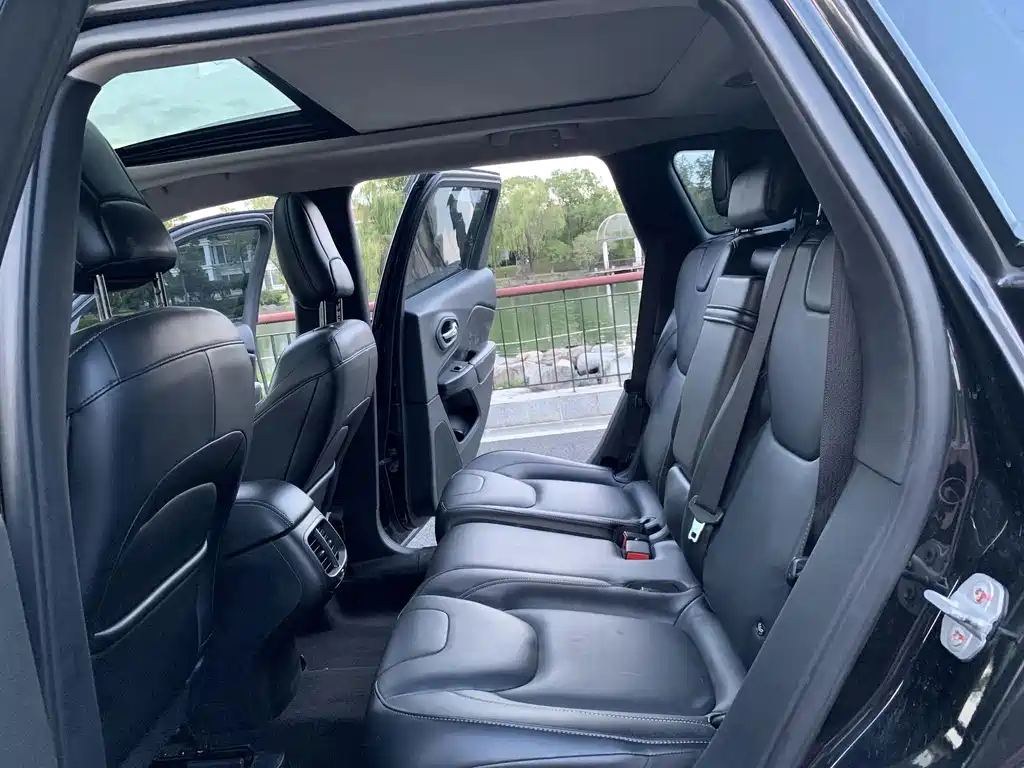 Jeep Cherokee 2017 — фото 14