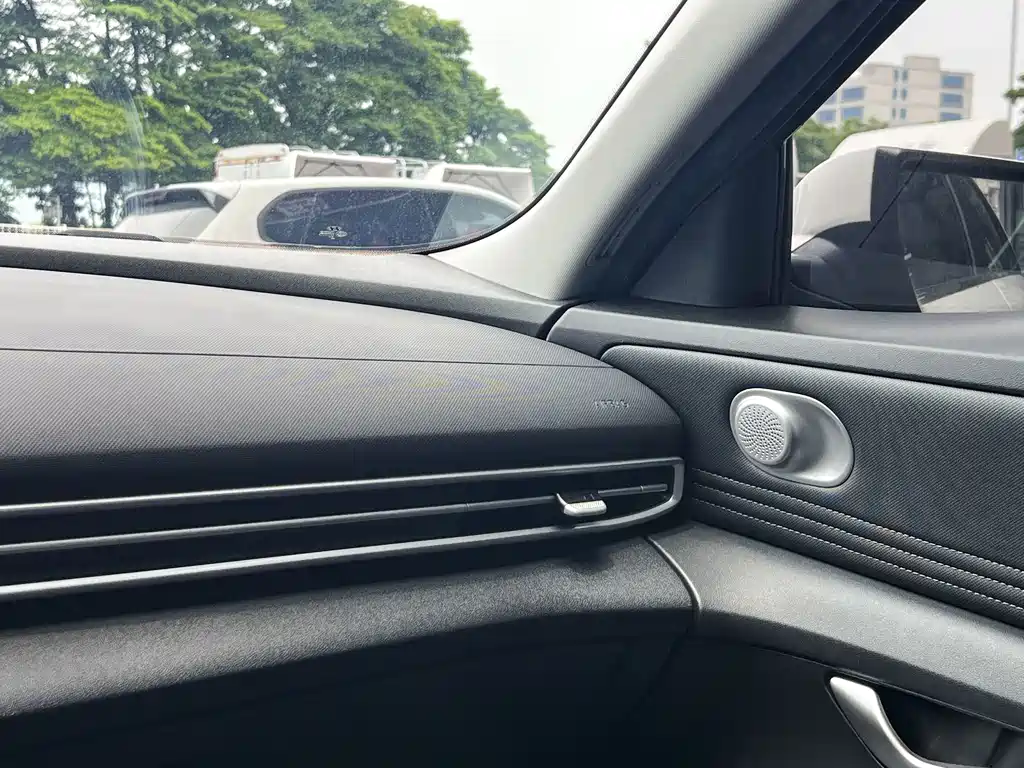 Hyundai Elantra 2022 — фото 12