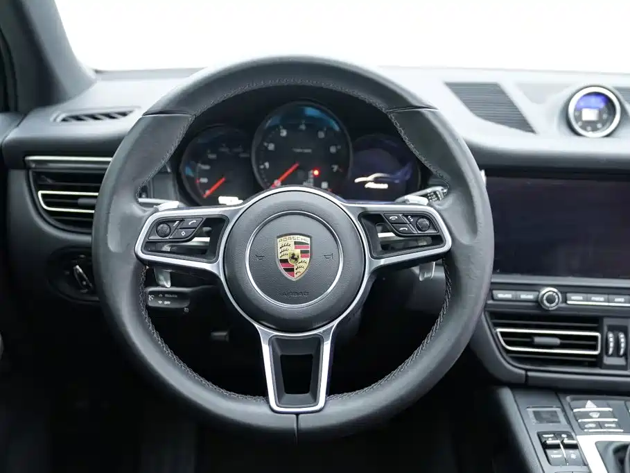 Porsche Macan 2021 — фото 10