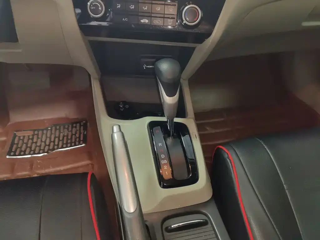 Honda Civic 2015 — фото 10