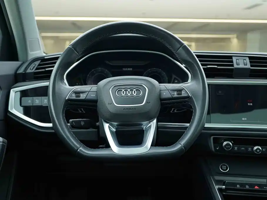 Audi Q3 2023 — фото 18