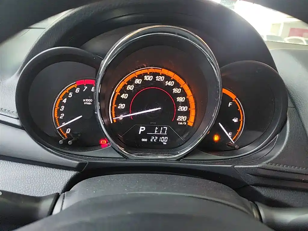 Toyota Yaris L 2023 — фото 12