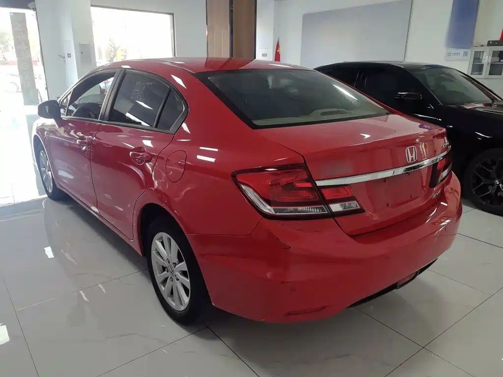 Honda Civic 2015 — фото 23