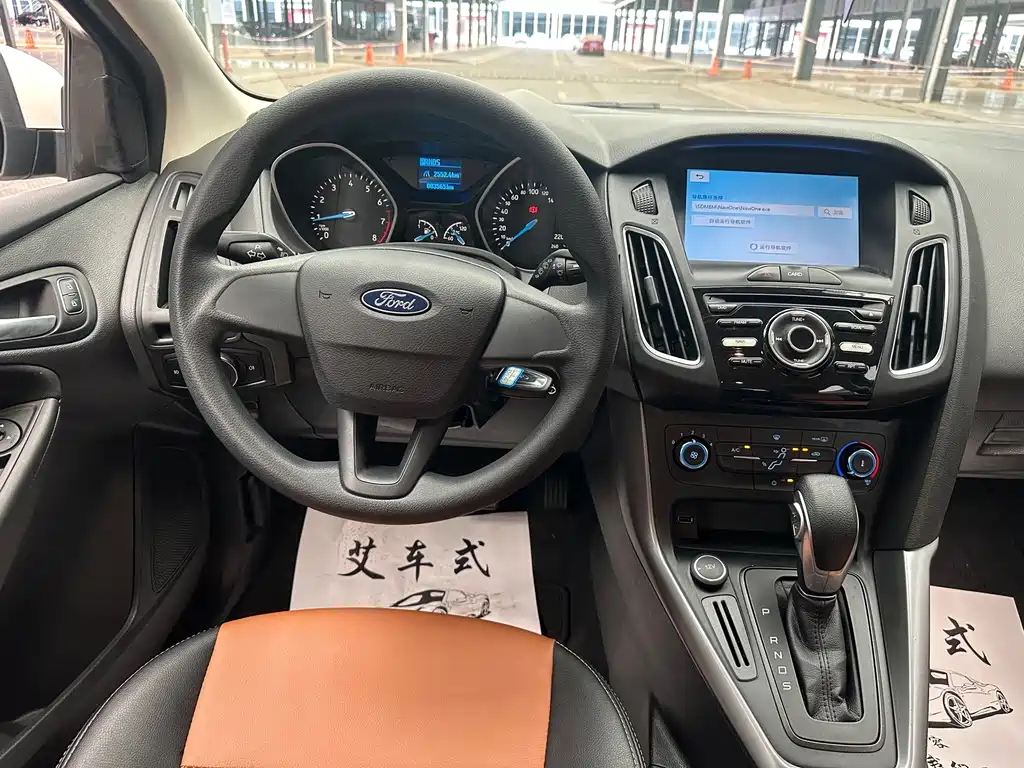 Ford Focus 2017 — фото 12