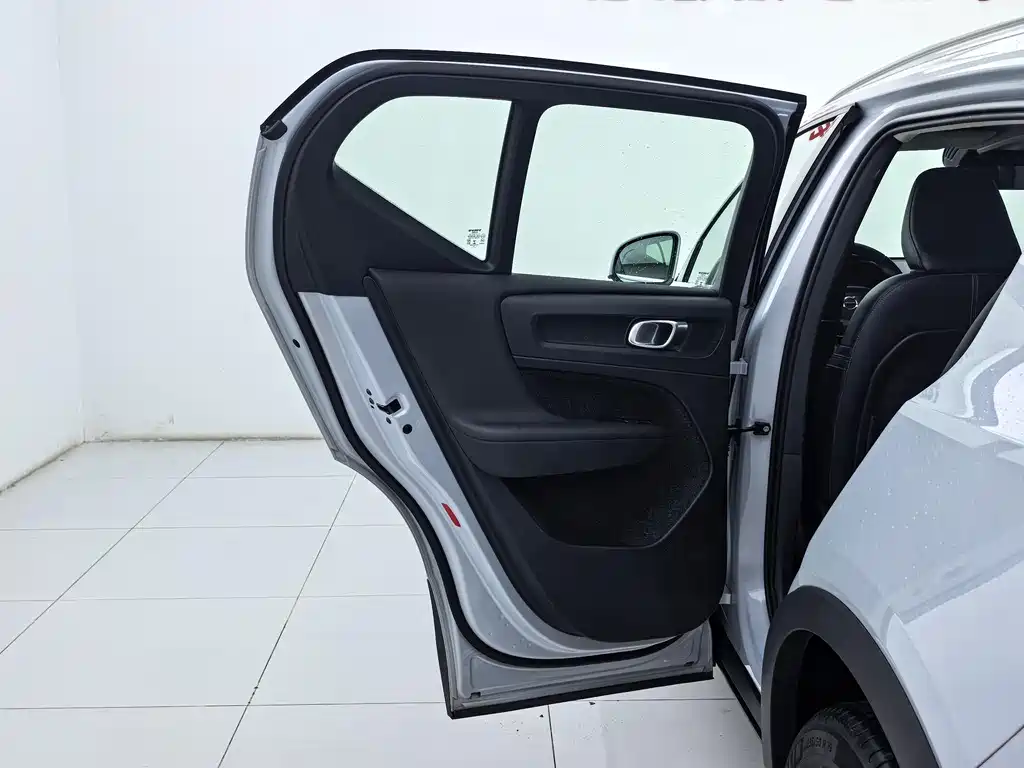 Volvo XC40 2020 — фото 21