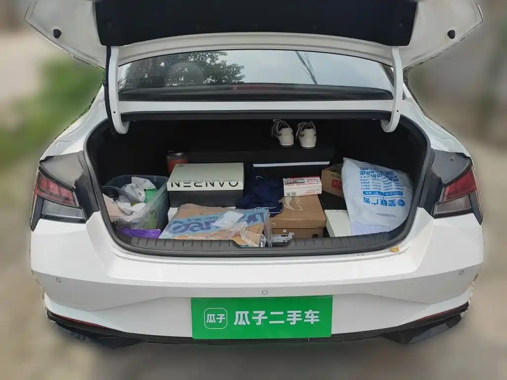Hyundai Elantra 2023 — фото 10