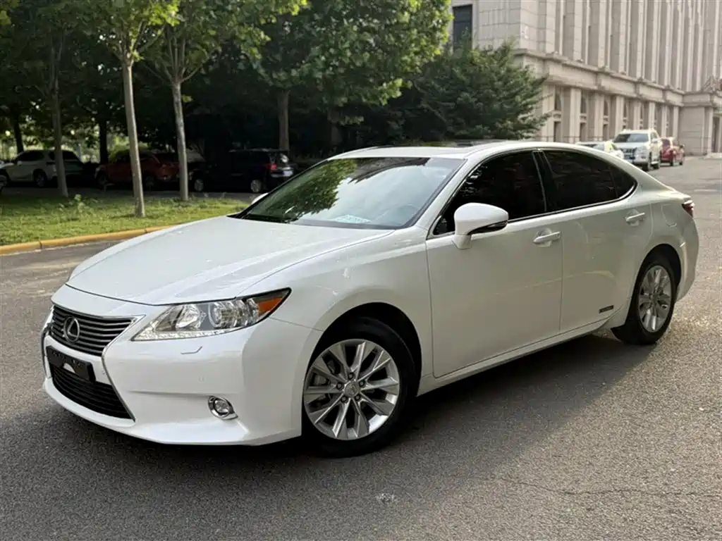 Lexus ES 2015 — фото 1