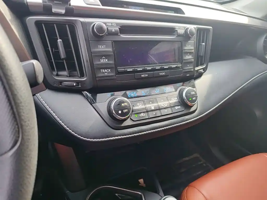 Toyota RAV4 2019 — фото 13
