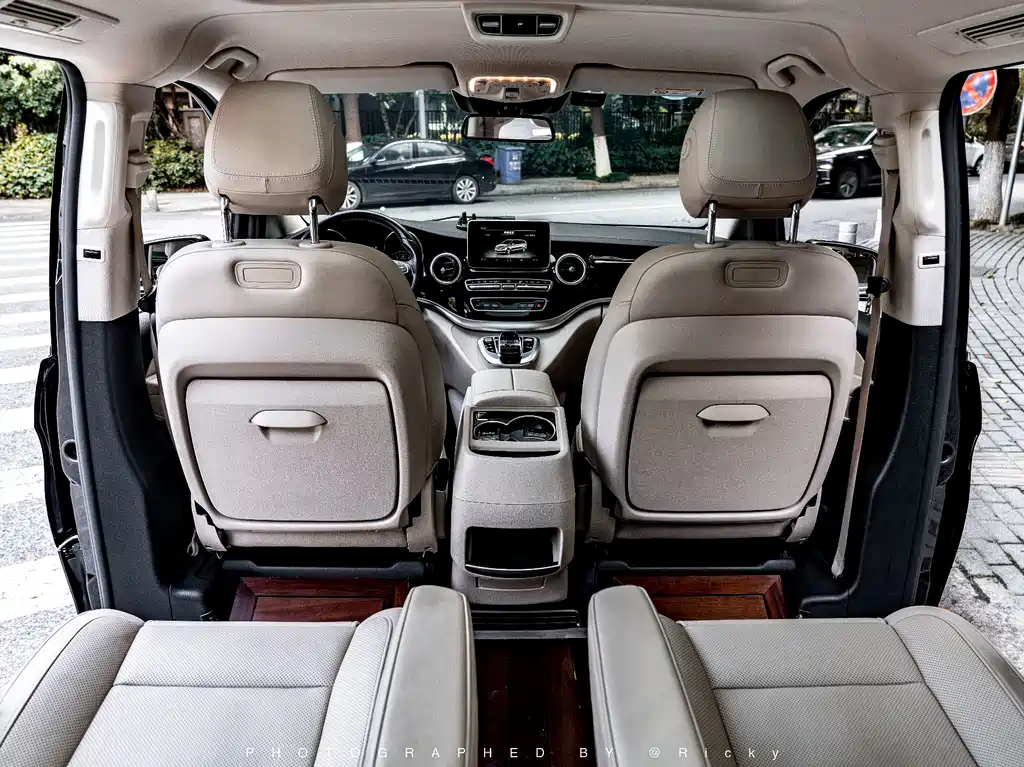 Mercedes-Benz V-Class 2019 — фото 13