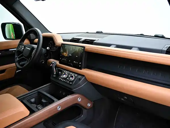 Land Rover Defender 2024