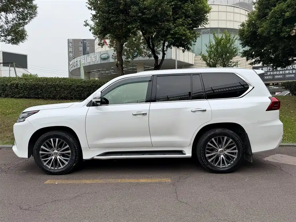 Lexus LX 2016 — фото 3
