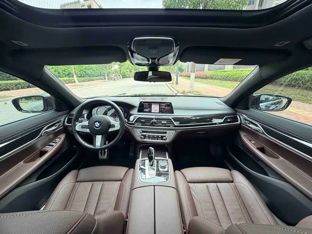 BMW 7 Series 2019 — фото 10
