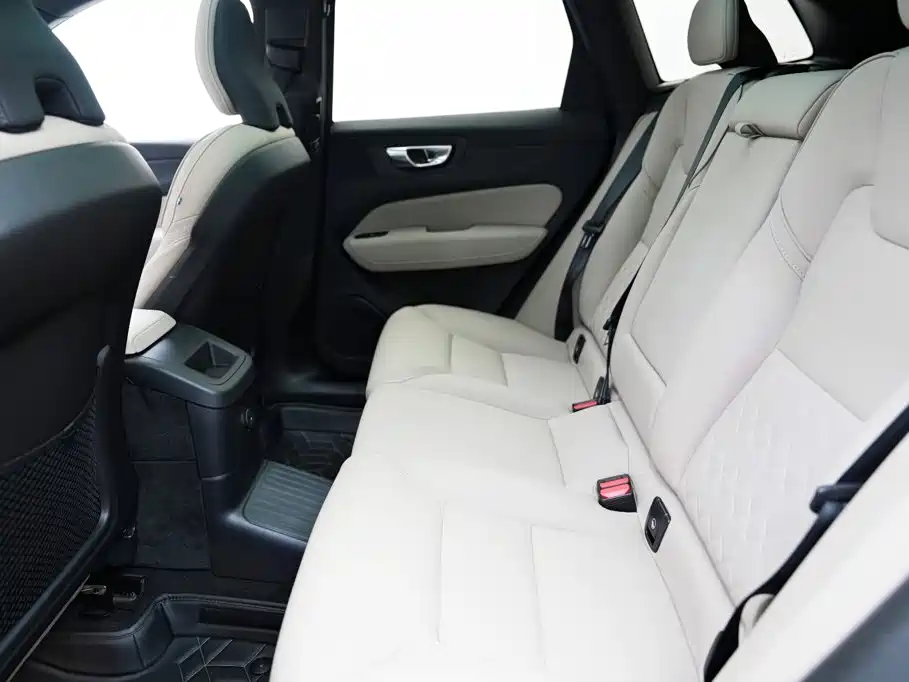 Volvo XC60 Plug-In Hybrid 2025 — фото 13