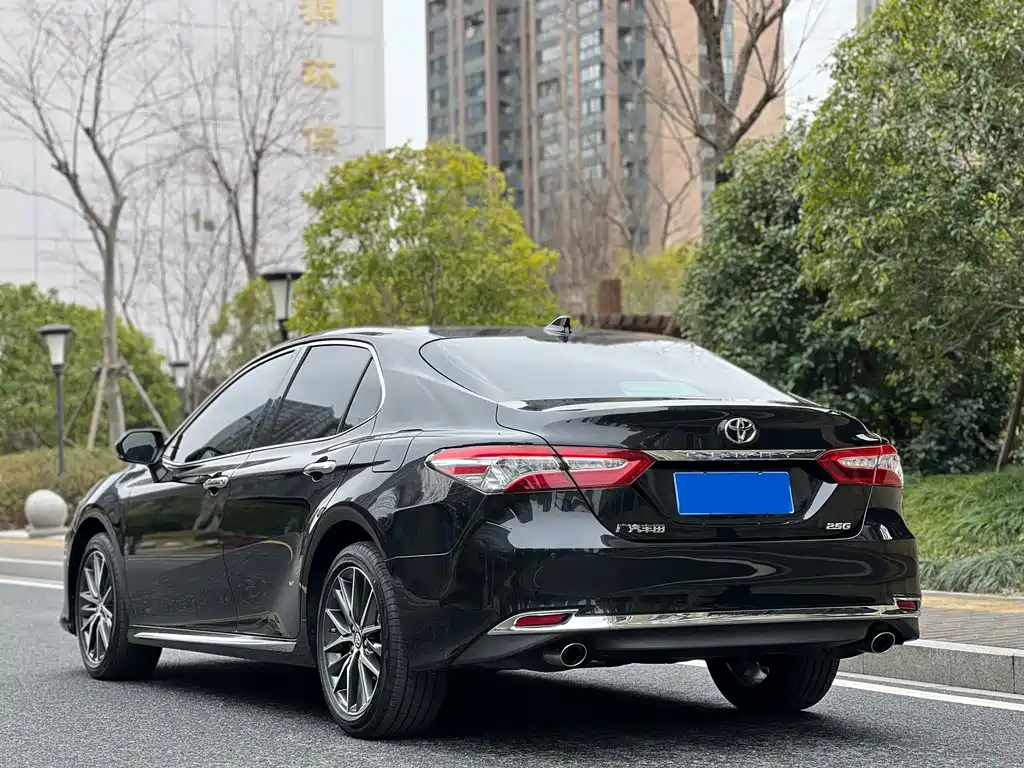 Toyota Camry 2024 — фото 4