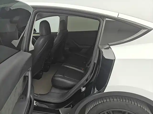 Tesla Model Y 2022 — фото 11