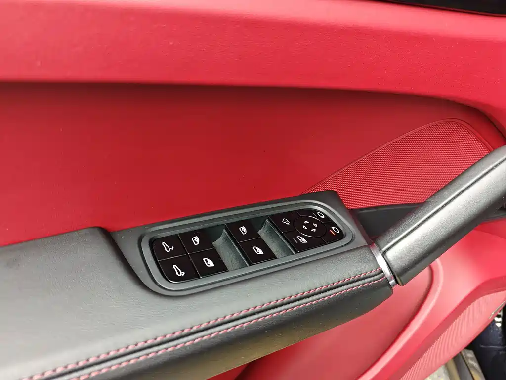 Porsche Cayenne 2021 — фото 19