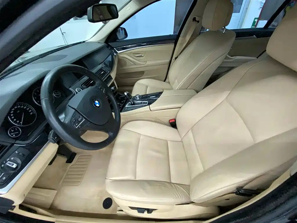 BMW 5 Series 2011 — фото 9