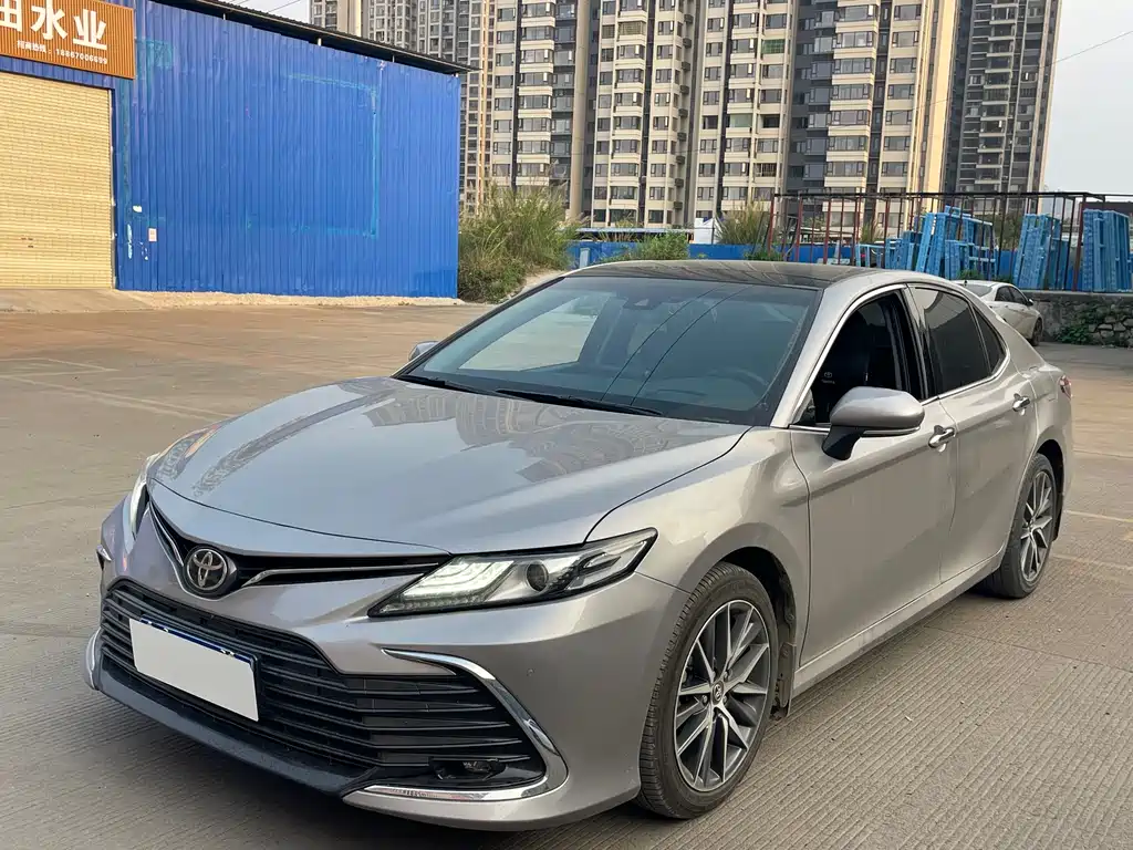 Toyota Camry 2021 — фото 1