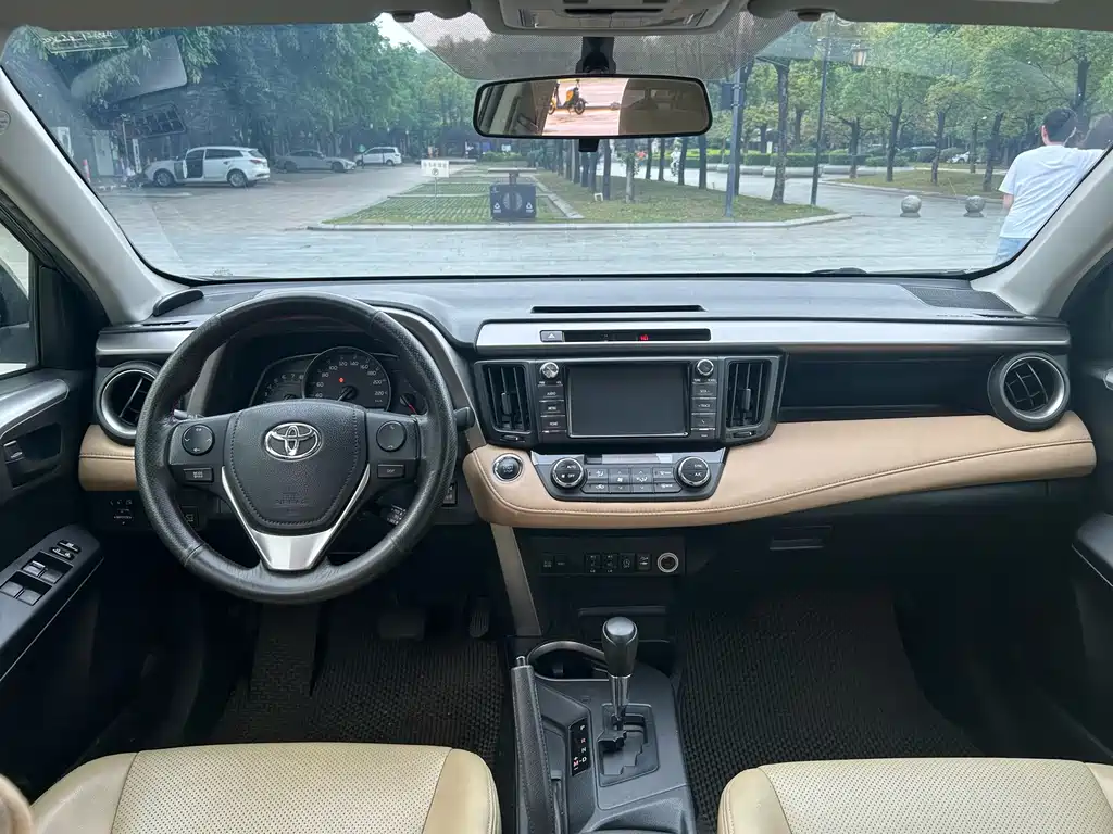 Toyota RAV4 2016 — фото 10