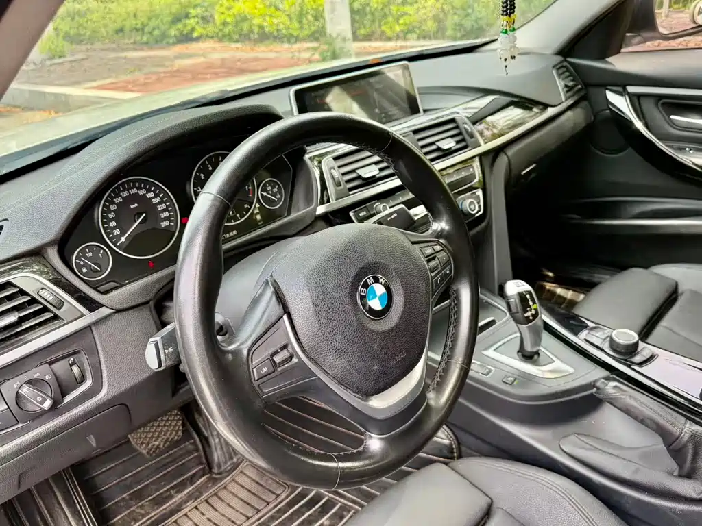 BMW 3 Series 2018 — фото 4