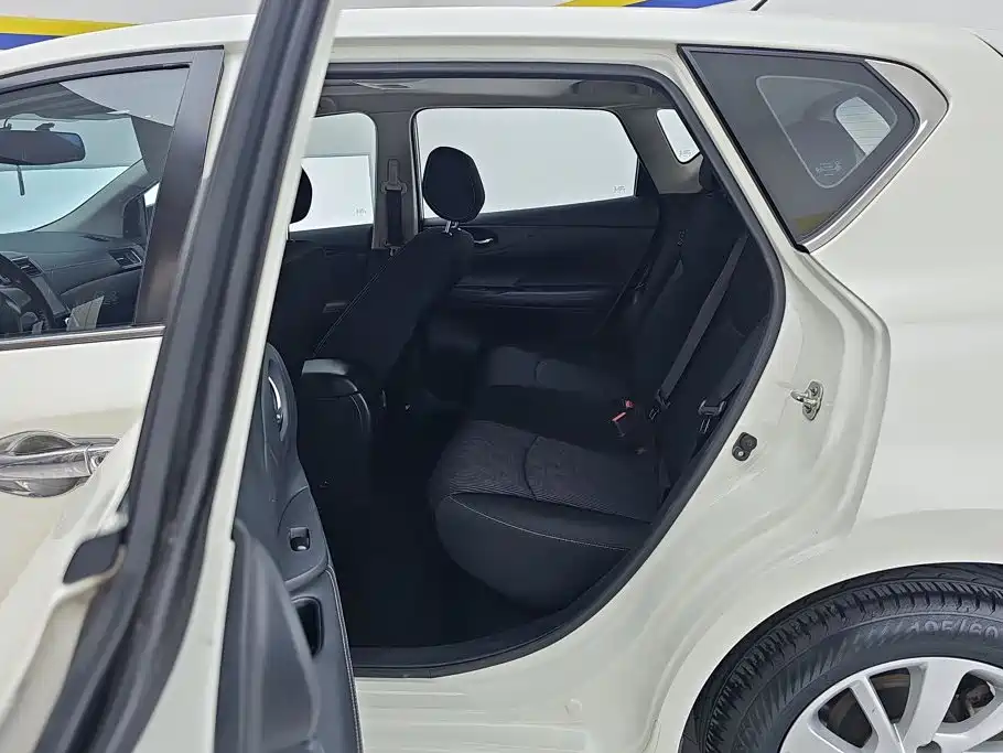 Nissan Tiida 2016 — фото 11