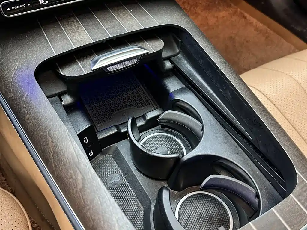 Mercedes-Benz E-Class 2024 — фото 16