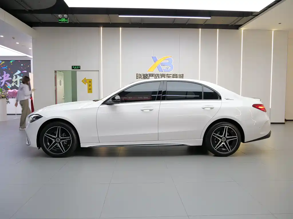 Mercedes-Benz C-Class 2023 — фото 4