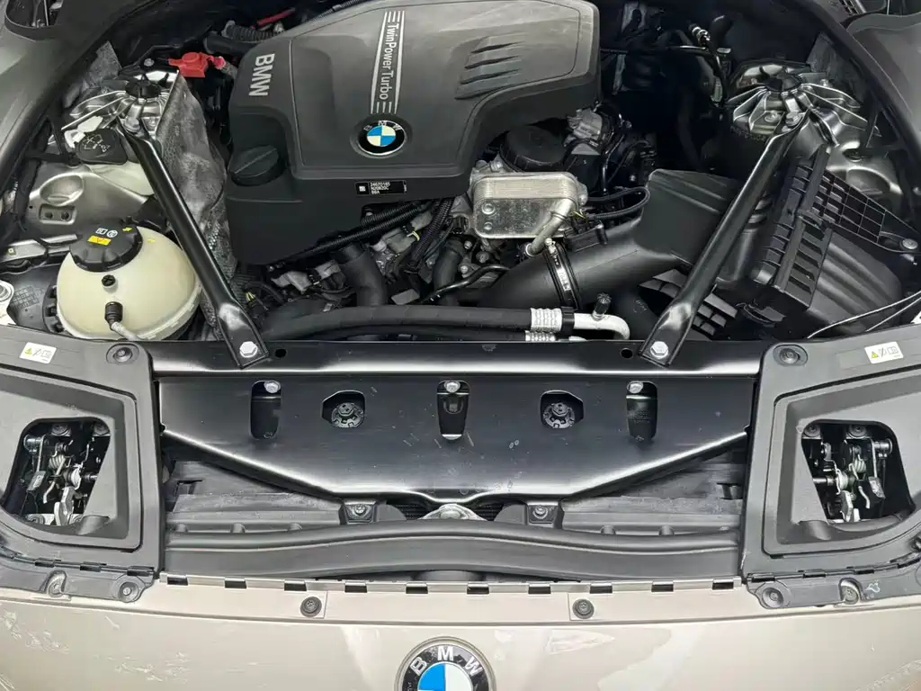BMW 5 Series 2017 — фото 14