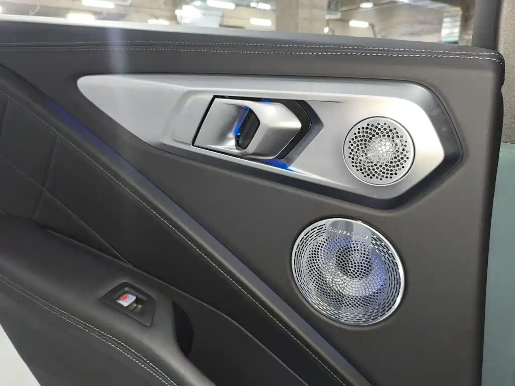 BMW XM 2025 — фото 16