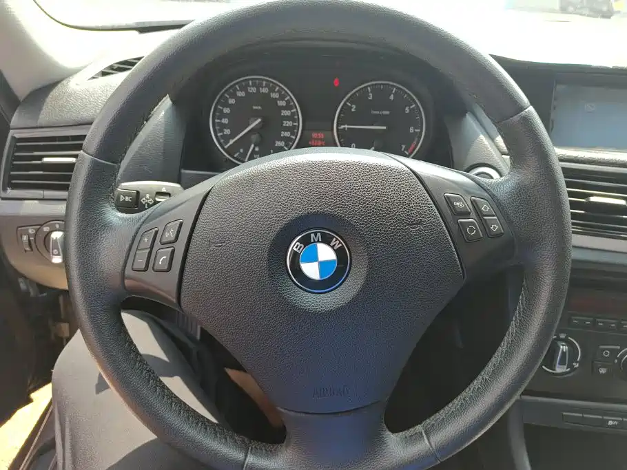 BMW X1 2013 — фото 15