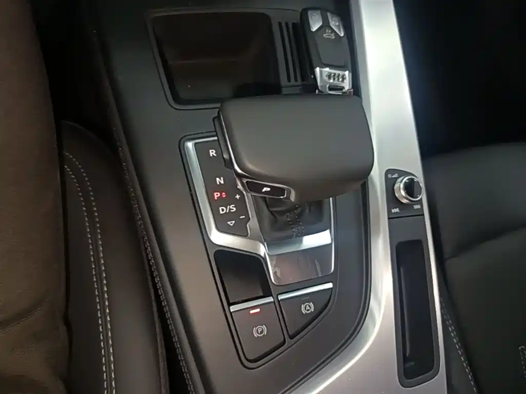 Audi A4L 2021 — фото 14