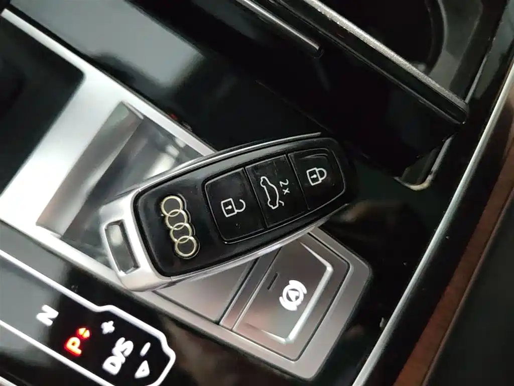 Audi Q7 2021 — фото 15