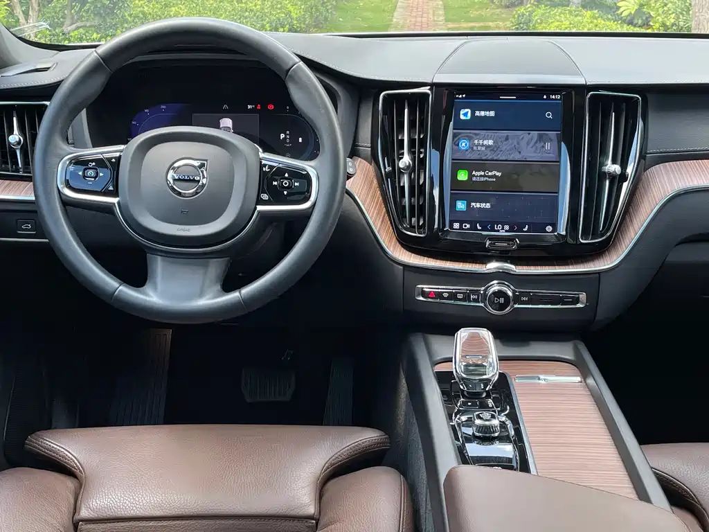 Volvo XC60 2022 — фото 25