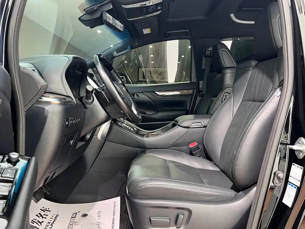Toyota Alphard 2023 — фото 12