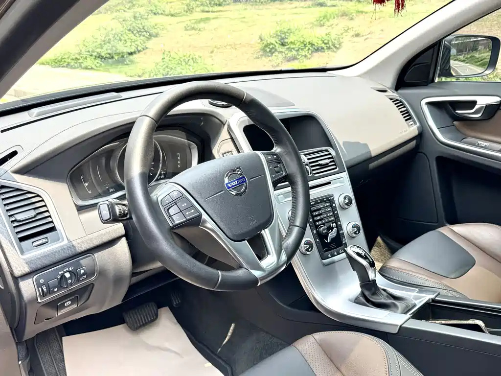 Volvo XC60 2016 — фото 11