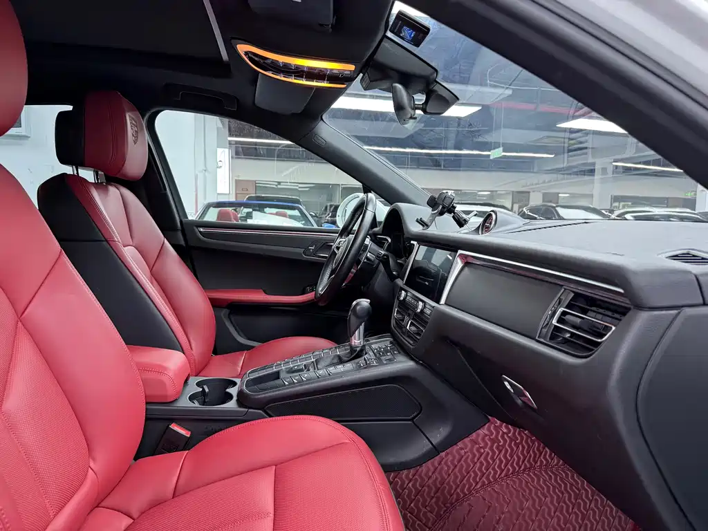 Porsche Macan 2019 — фото 17