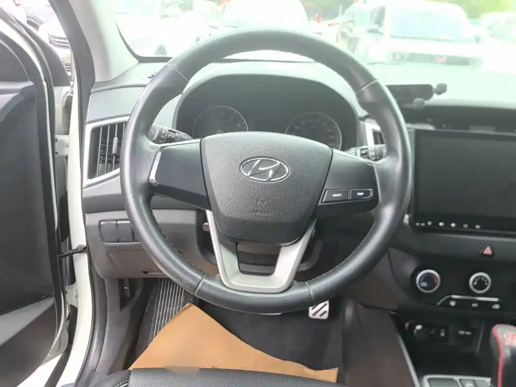 Hyundai ix25 2017 — фото 11